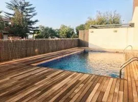 Casa familiar luminosa con piscina, cerca de la playa y parques, ideal para 6 personas en Cubelles - ES-332-5