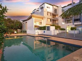 Ettalong Beach - Poolside Luxury, hotel with pools in Ettalong Beach