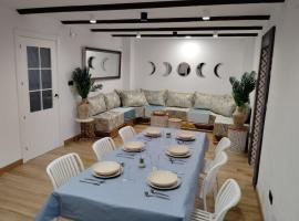 La BUHARDILLA DE CHARLIN, hotel i Casas de Ves