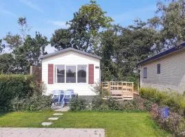 Awesome Home In Heinkenszand With Wifi