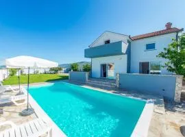 Villa Pearl- with private pool