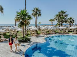 Golden Bay Beach Hotel, hotel s jacuzzi v destinaci Larnaka