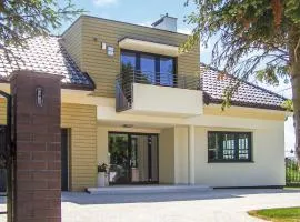 Nice Apartment In Grzybowo With Wifi
