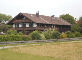 Ferienwohnung Schwaiger, hotel v destinaci Dietramszell