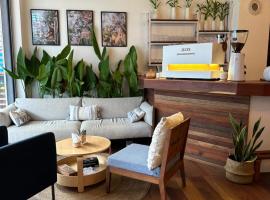 Blessings Home & Café, hotell i Thong Sala