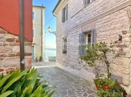 124 - Deliziosa casa cielo-terra a Numana con splendida vista sul mare -SPIAGGIA gratis al WHITE BEACH CLUB fino al 3 Agosto