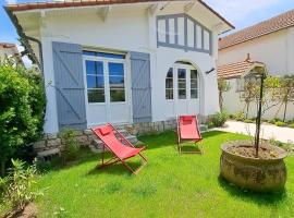 Mariella - MAISON FAMILIALE, WIFI, 500m de la plage – hotel w mieście Royan