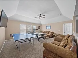 Katy Retreat Bbq Yard Game Room Sleeps 16