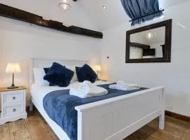 Stylish Stay for Work and Leisure - Free Parking and Walk to Stamford