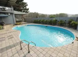Jumbo pool villa, Ambernath