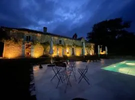 Très jolie propriété avec vue et piscine chauffée