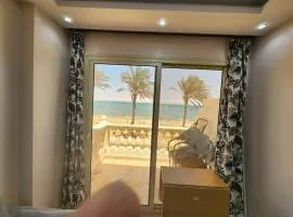 شاليه مكيف اول صف بحر قريه بلاجيو