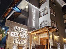 City Street Hotel, hotel pro pobyt s domácími mazlíčky v destinaci Gjirokastër