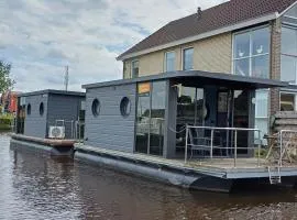 Bed-on-a-Boat