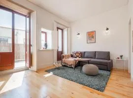 Host Wise - Sunny Downtown Apartment