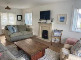 Seaside Chic! Modern Cosy Home, hotel v destinaci Lahinch