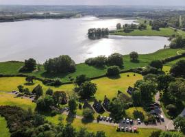 Rutland Hall Lakeside Lodges, hotel dengan kolam renang di Oakham