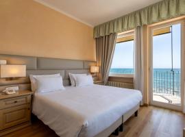 B&B HOTEL Diano Marina Palace – hotel w mieście Diano Marina