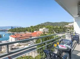 Two-Bedroom Apartment In Ploce