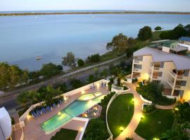 Moorings Beach Resort, hotel in Caloundra