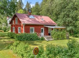 Chalet B&auml;cklunda by Interhome, chal&eacute; alpino em Mullhyttan