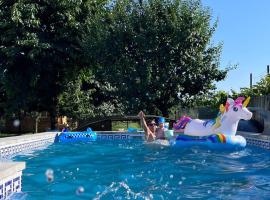 Casuta din livada, מלון בטורדה