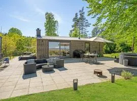 Stunning Home In Hadsund With Wifi