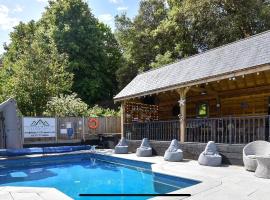 House Oasis heated pool, Hot Tub, Games Bar & Retreat, hotel a Deal