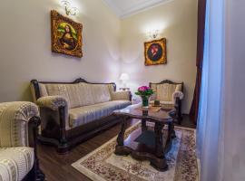Picasso Boutique Hotel, guest house in Arad