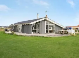 Cozy Home In Harboøre With Sauna