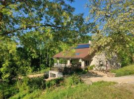 Gîte des Monts du Lac, готель у місті Vanzy