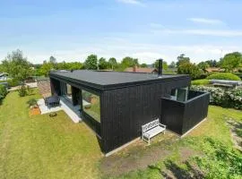 3 Bedroom Cozy Home In Børkop