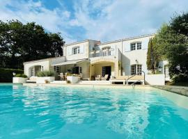 Villa avec piscine Domaine des Fées à 100 m plage, hotel en Vaux-sur-Mer