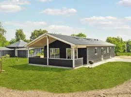 Gorgeous Home In Vig With Kitchen