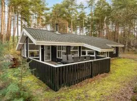 Cozy Home In Hadsund With Sauna