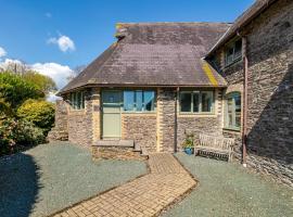 Grade II Old Engine House, on the SW Coast Path, hotel in Noss Mayo