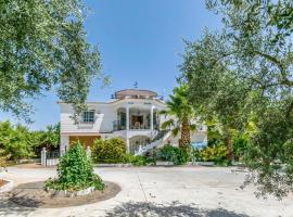 Gorgeous Home In Iznajar, hotel i Iznájar