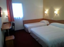 Brit Hotel Confort Villeneuve Sur Lot, מלון בBias