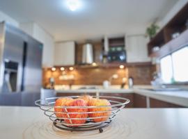 Amplio y Acogedor Departamento Familiar,Full Equipado, Bello y Céntrico, hotel in Trujillo