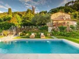 Villa Ester, a Stylish Farmhouse on the Hills
