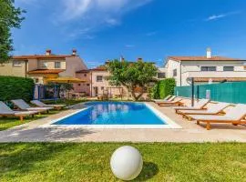 Holiday Home Pula 23 With Outdoor Swimmingpool