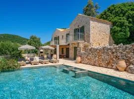 Villa Hlazeika by Villa Plus