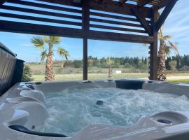 Gite pour 8 p avec Piscine sur domaine 3Ha, hotel a Béziers