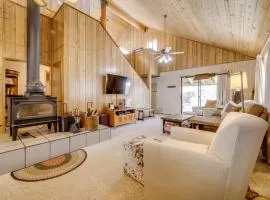 6 Mi to Sugar Bowl Resort Soda Springs Cabin!