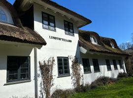Lundtoftegaard, hotel com banheiras de hidromassagem em Kongens Lyngby