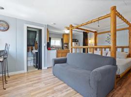 Heart of the White Mountains Cottage w Hot Tub #3, hotel in Carroll