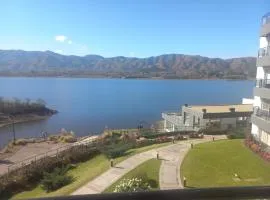 departamento complejo Veneto Village con vista al lago