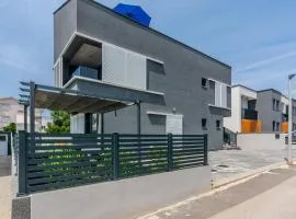 Cozy Apartment In Vir With Wifi