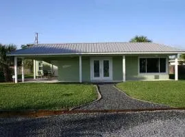 North Beach Beauty - Lovely home across the street from the beach. 1814B