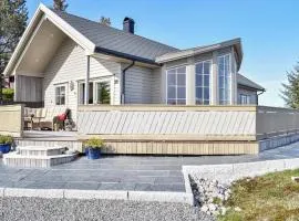 Gorgeous Home In Torangsvåg With Wifi